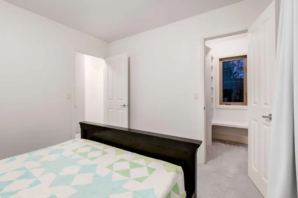 2021 32 Avenue SW Calgary AB T2T 1W7