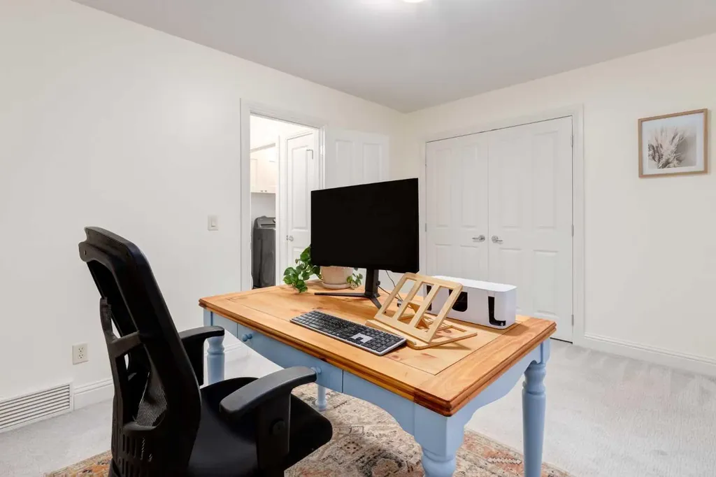 2021 32 Avenue SW Calgary AB T2T 1W7
