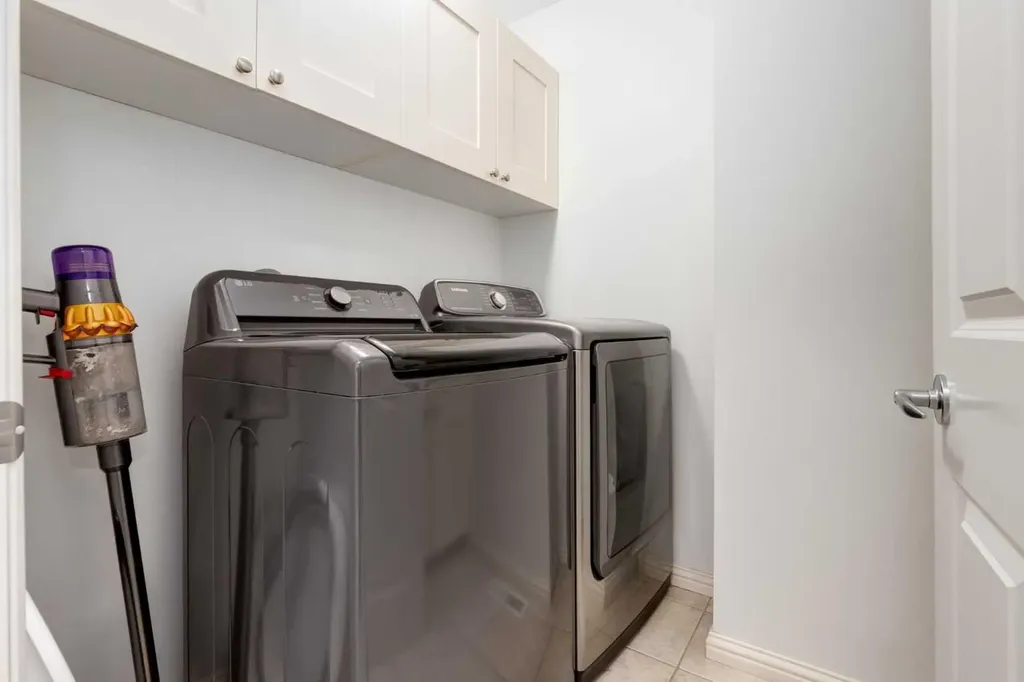 2021 32 Avenue SW Calgary AB T2T 1W7