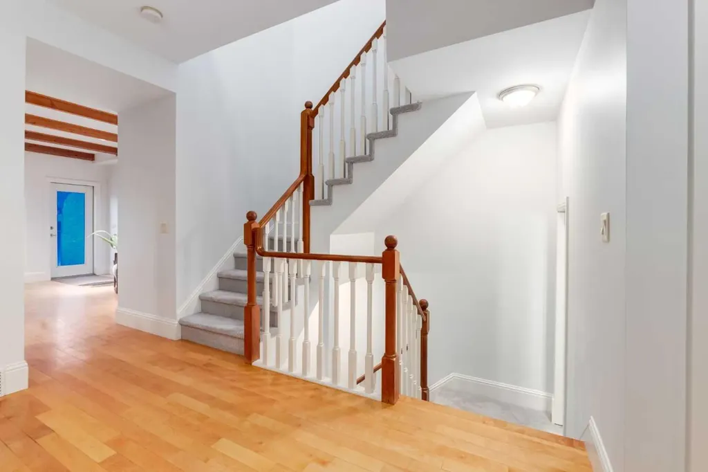 2021 32 Avenue SW Calgary AB T2T 1W7
