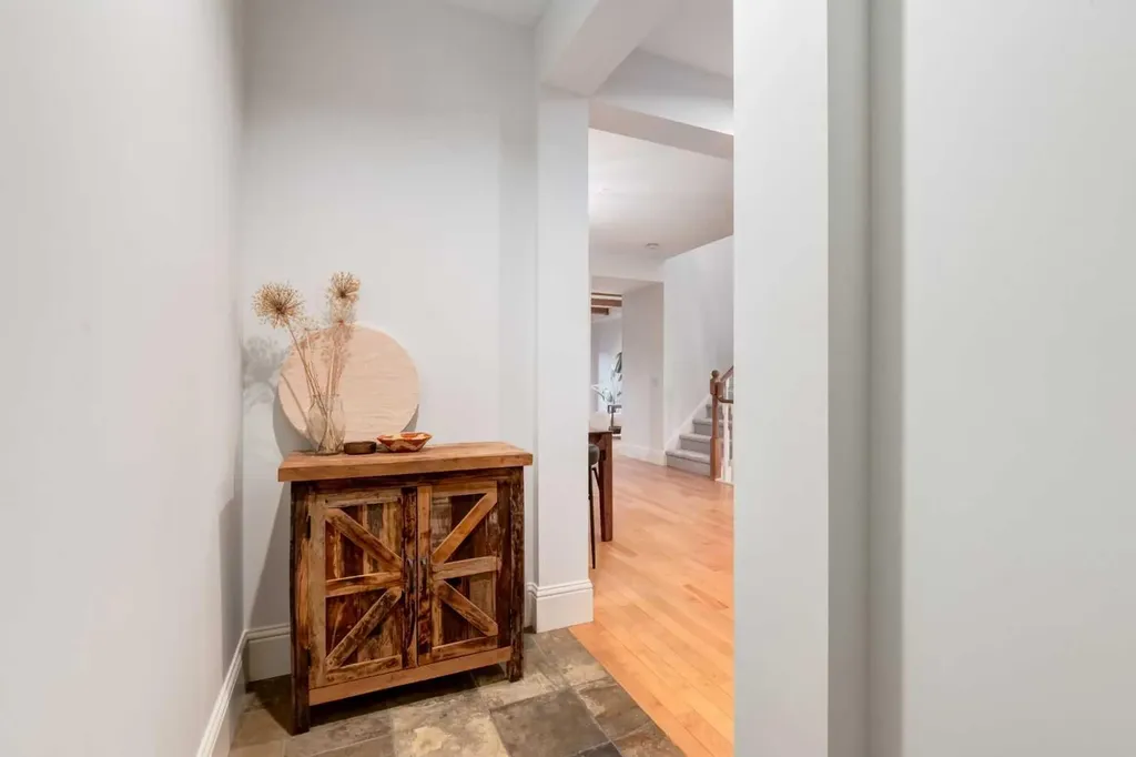 2021 32 Avenue SW Calgary AB T2T 1W7