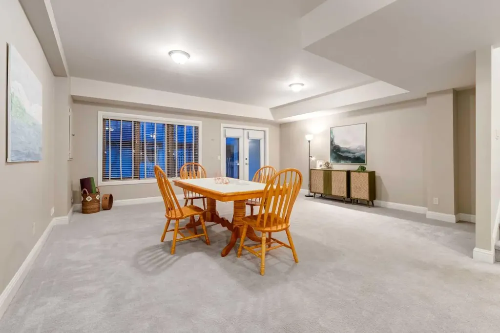 2021 32 Avenue SW Calgary AB T2T 1W7