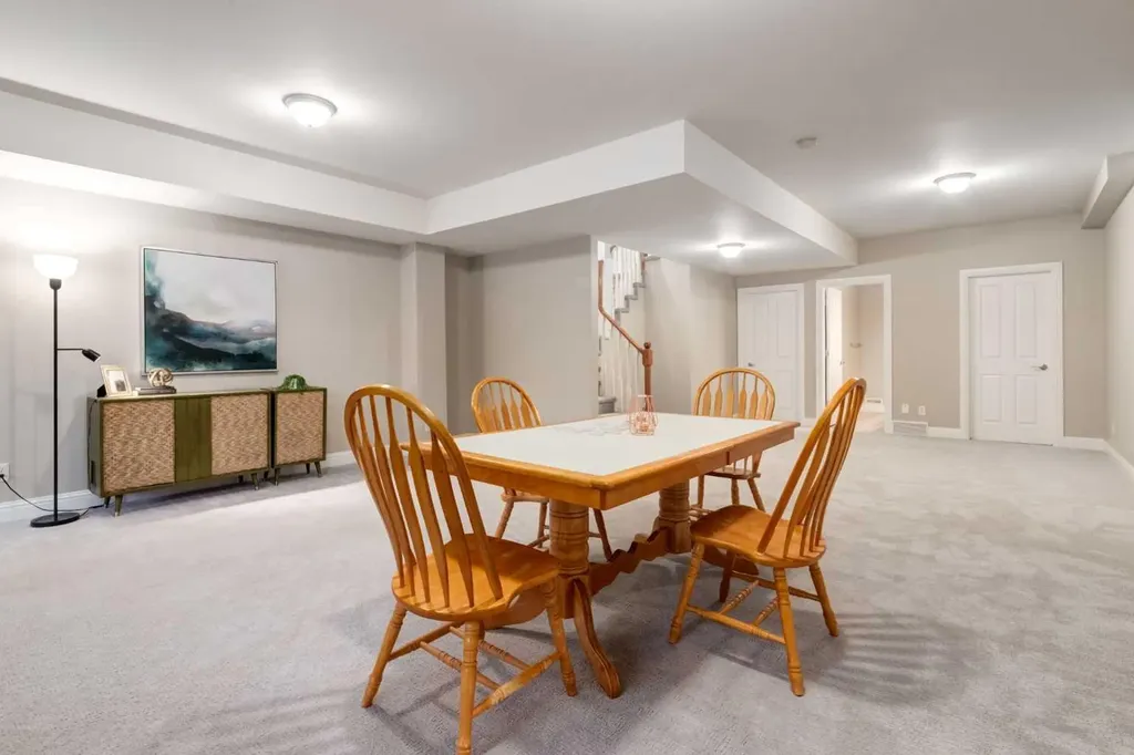 2021 32 Avenue SW Calgary AB T2T 1W7