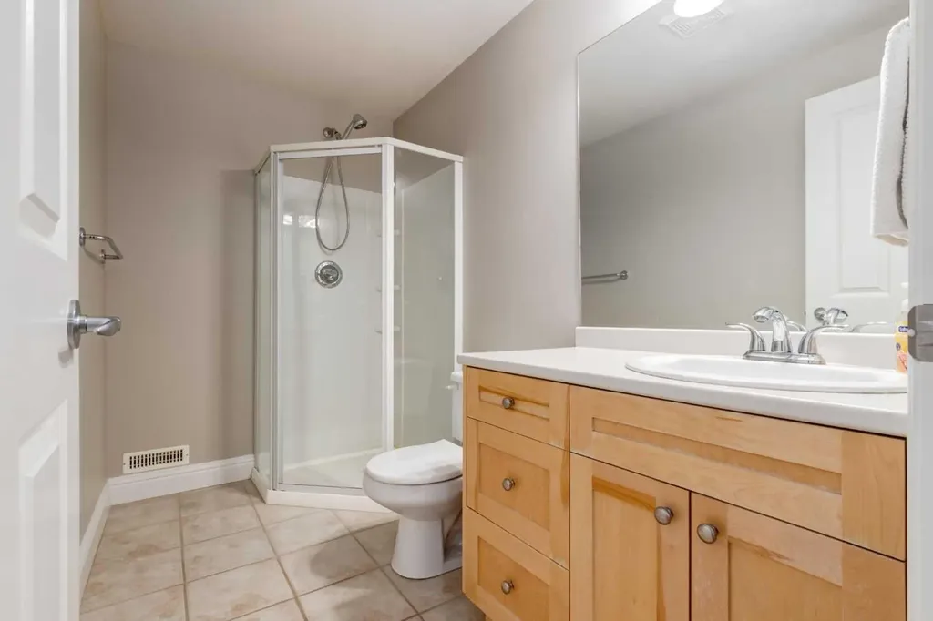 2021 32 Avenue SW Calgary AB T2T 1W7