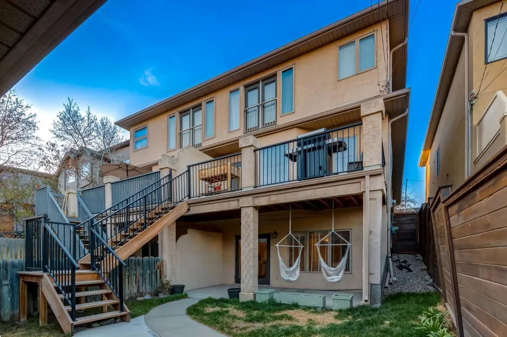 2021 32 Avenue SW Calgary AB T2T 1W7