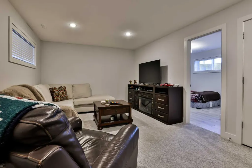 942 Miners Boulevard W Lethbridge AB T1J 5S6