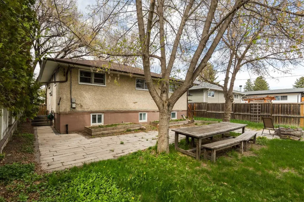 1414 13 Avenue S Lethbridge AB T1K 0R5