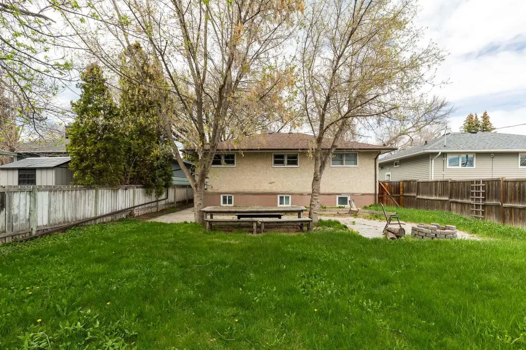1414 13 Avenue S Lethbridge AB T1K 0R5