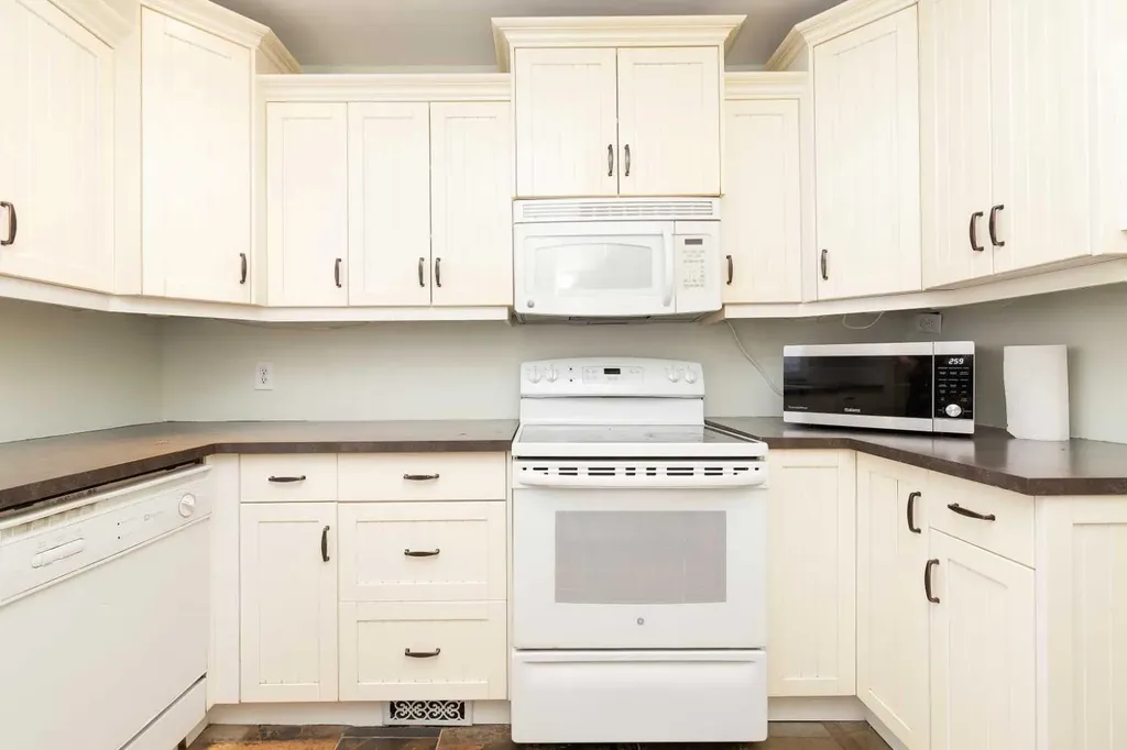 1414 13 Avenue S Lethbridge AB T1K 0R5