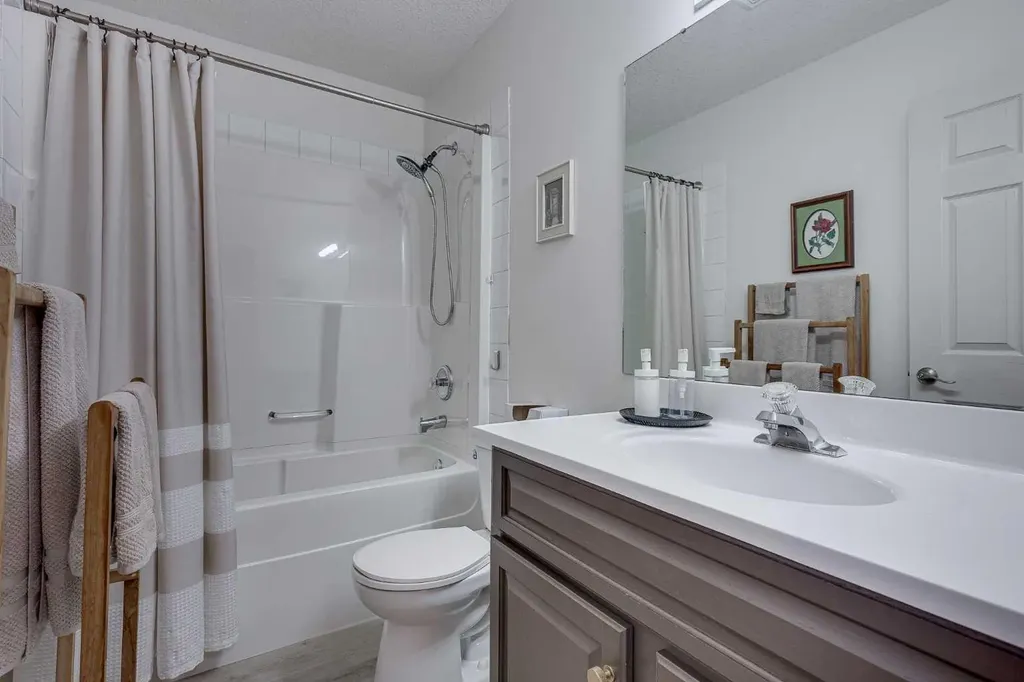 31 Kerry Wood Mews Red Deer AB T4N 7B8