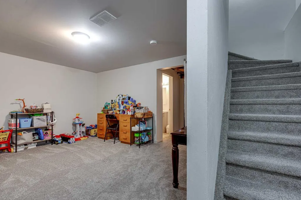 31 Kerry Wood Mews Red Deer AB T4N 7B8