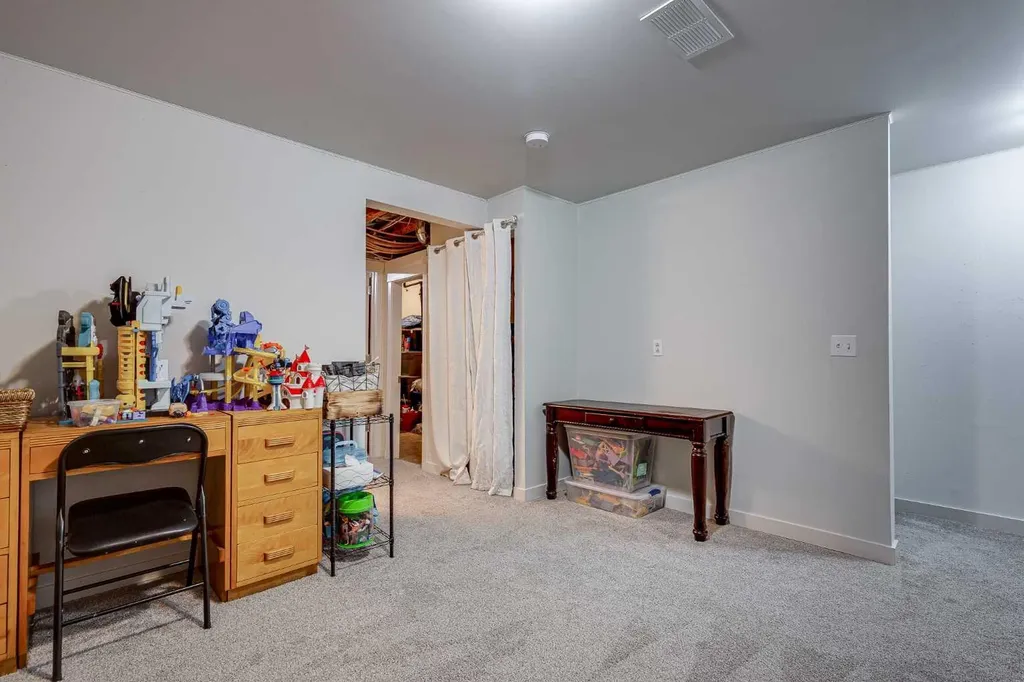 31 Kerry Wood Mews Red Deer AB T4N 7B8