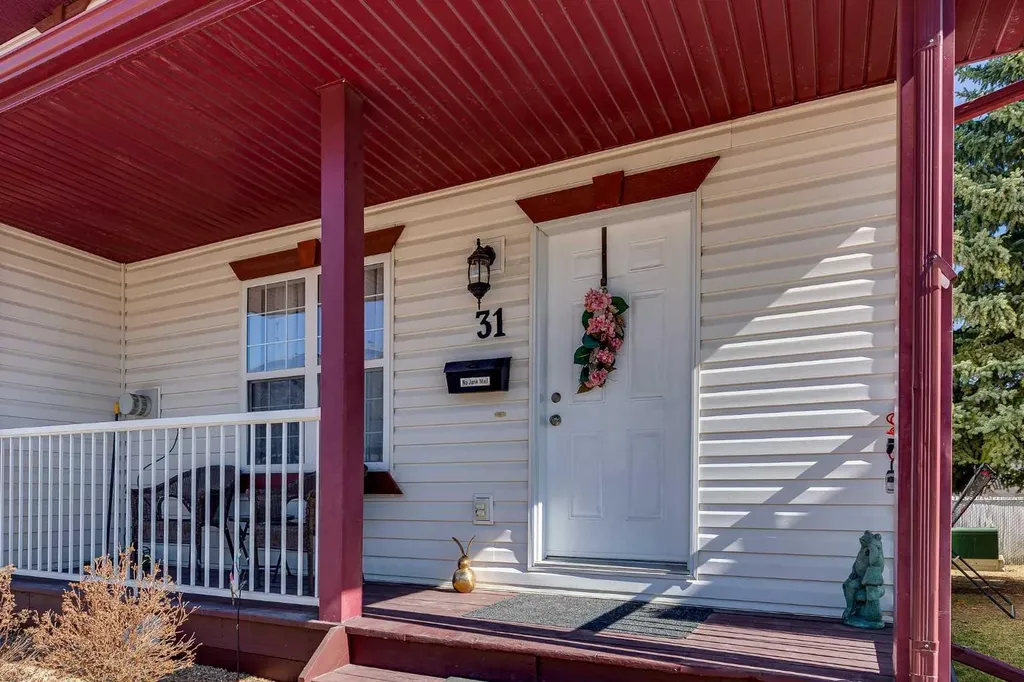 31 Kerry Wood Mews Red Deer AB T4N 7B8