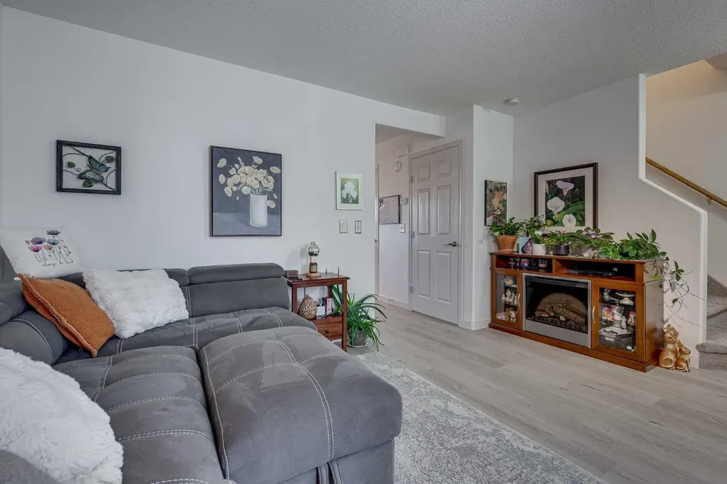 31 Kerry Wood Mews Red Deer AB T4N 7B8