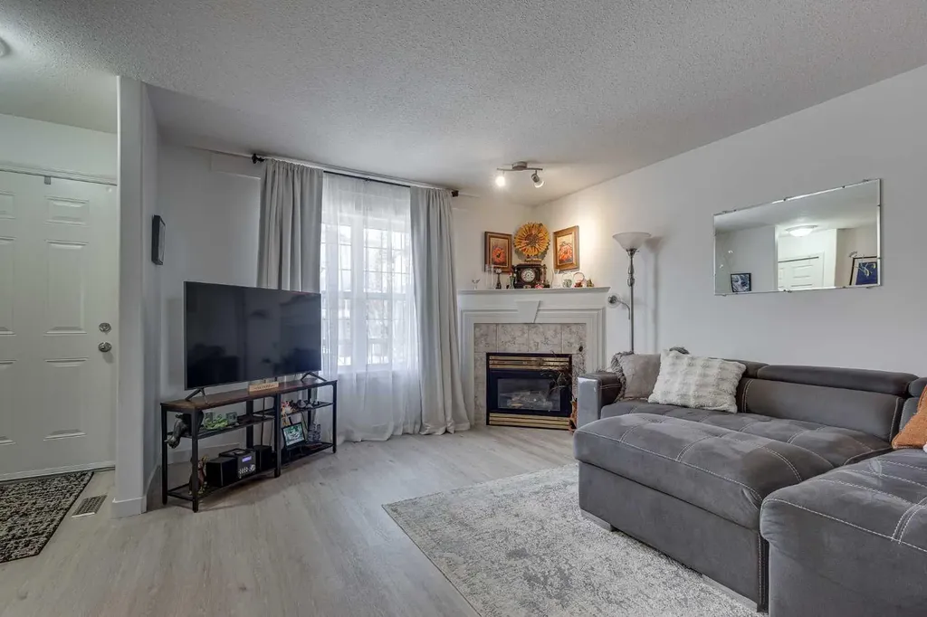 31 Kerry Wood Mews Red Deer AB T4N 7B8