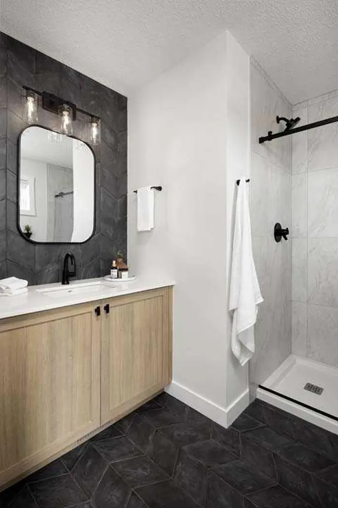 5044 154 Avenue SW Calgary AB T2Y1C3