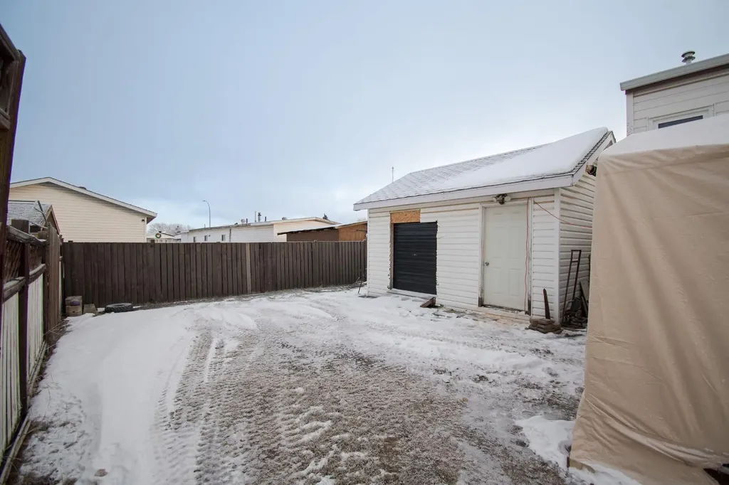 167 Grant Way Fort Mcmurray AB T9H 5J3