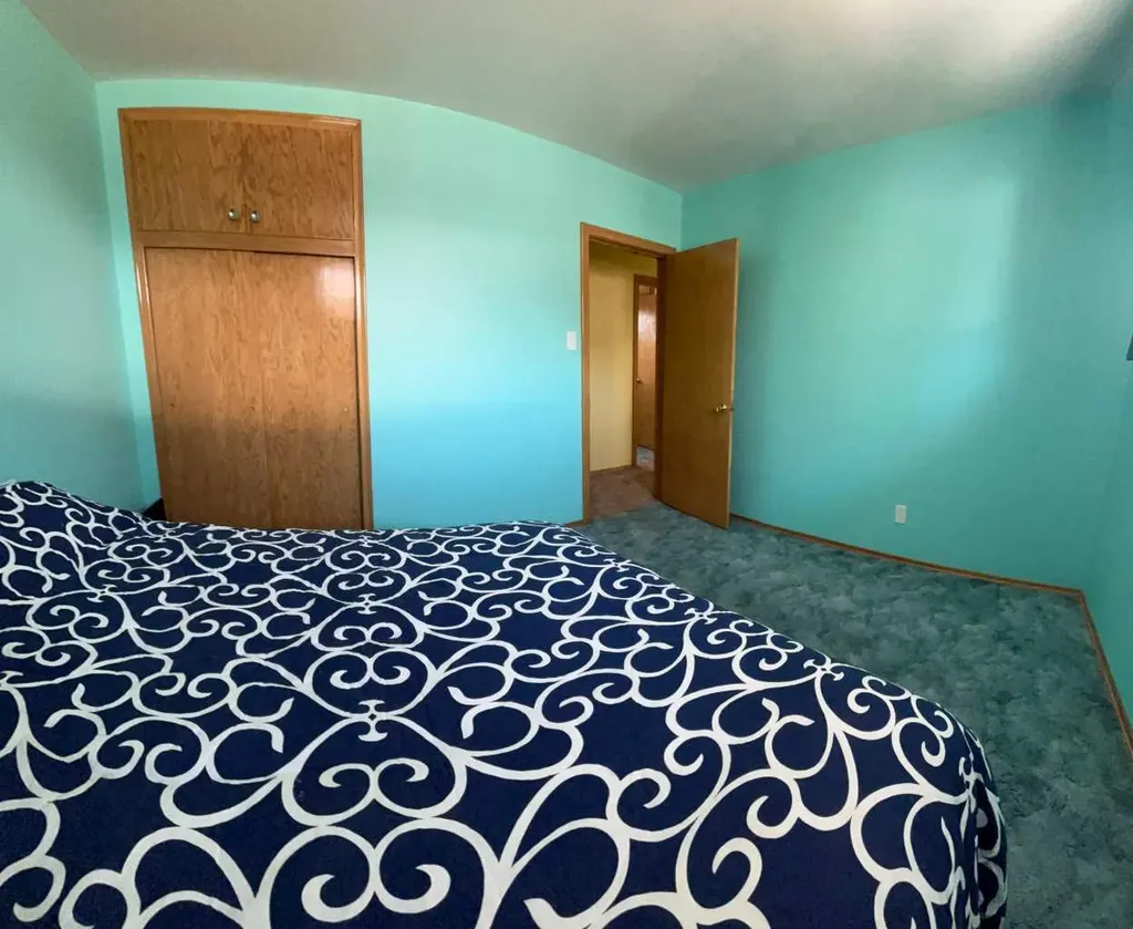 7224 21 Street SE Calgary AB T2C 0V1