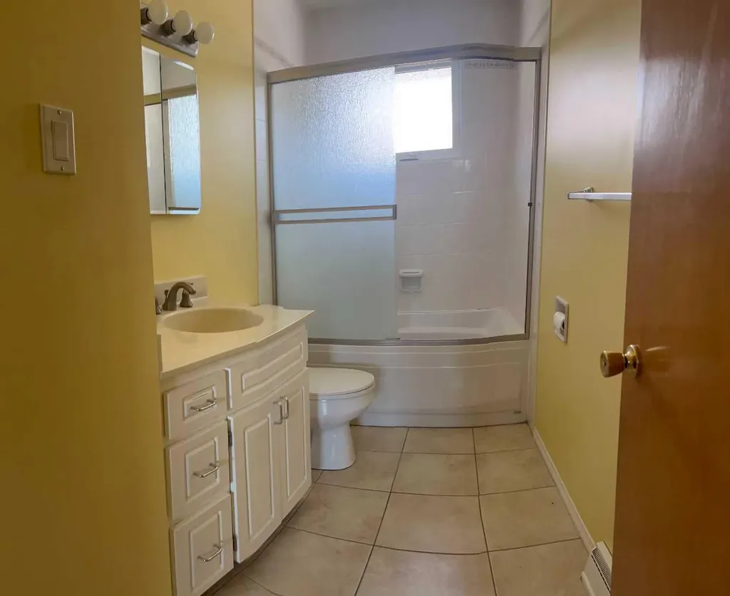 7224 21 Street SE Calgary AB T2C 0V1