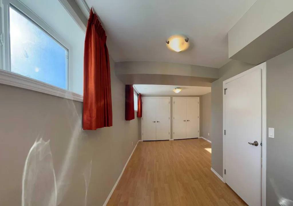 7224 21 Street SE Calgary AB T2C 0V1