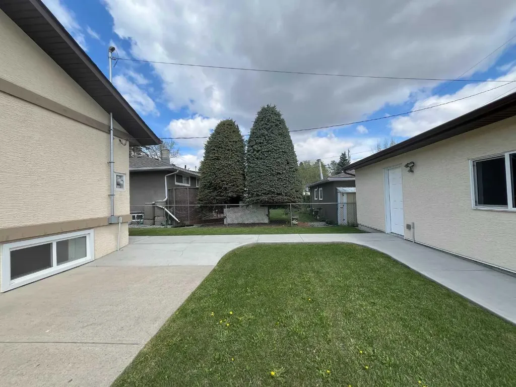 7224 21 Street SE Calgary AB T2C 0V1