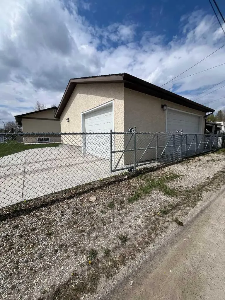 7224 21 Street SE Calgary AB T2C 0V1