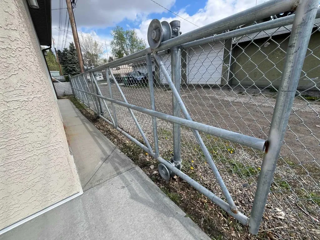 7224 21 Street SE Calgary AB T2C 0V1