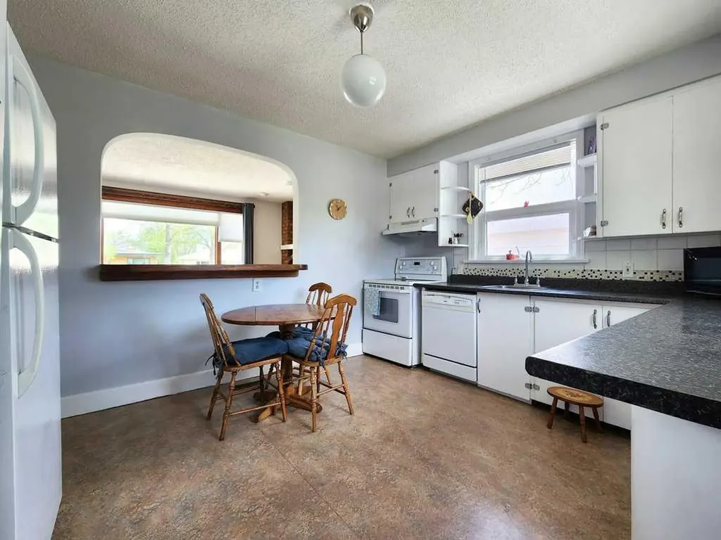 628 19th Street S Lethbridge AB T1J 3G7