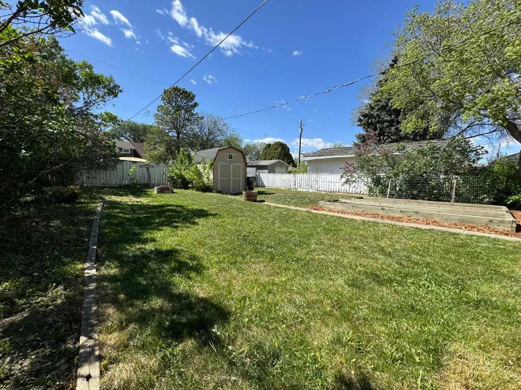 628 19th Street S Lethbridge AB T1J 3G7