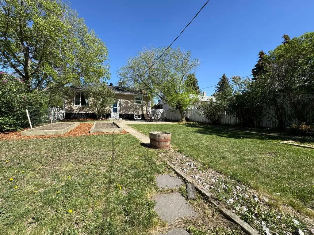 628 19th Street S Lethbridge AB T1J 3G7