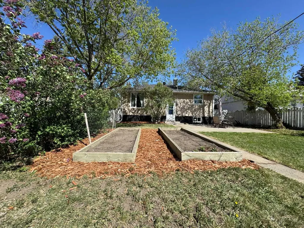 628 19th Street S Lethbridge AB T1J 3G7