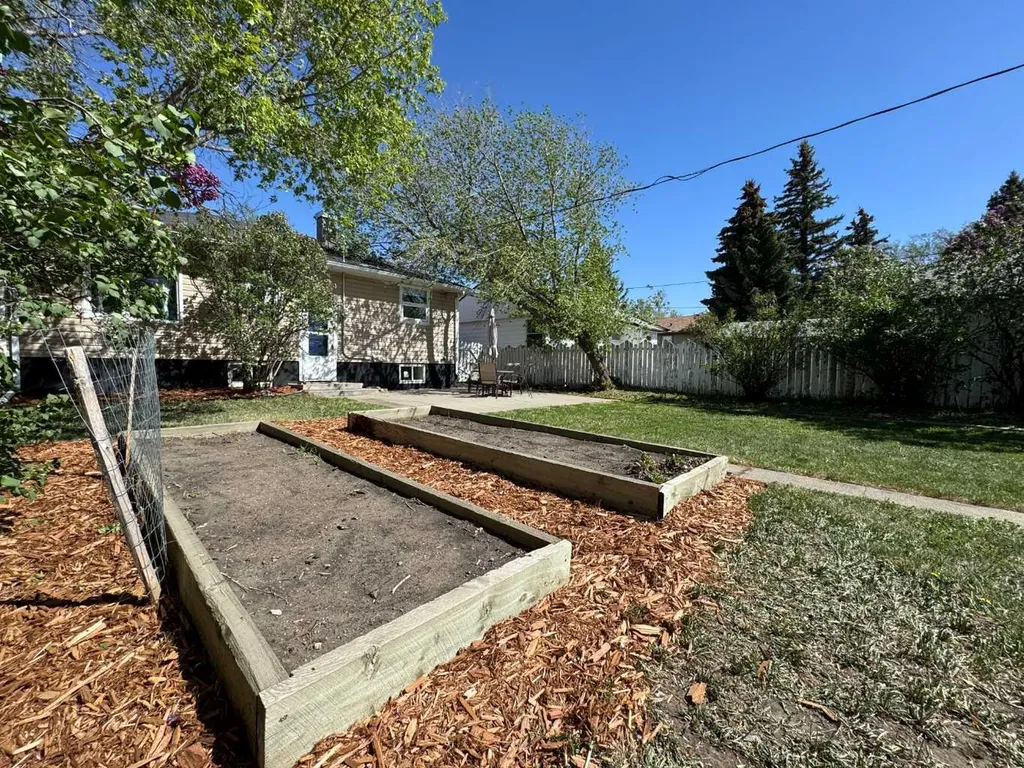 628 19th Street S Lethbridge AB T1J 3G7