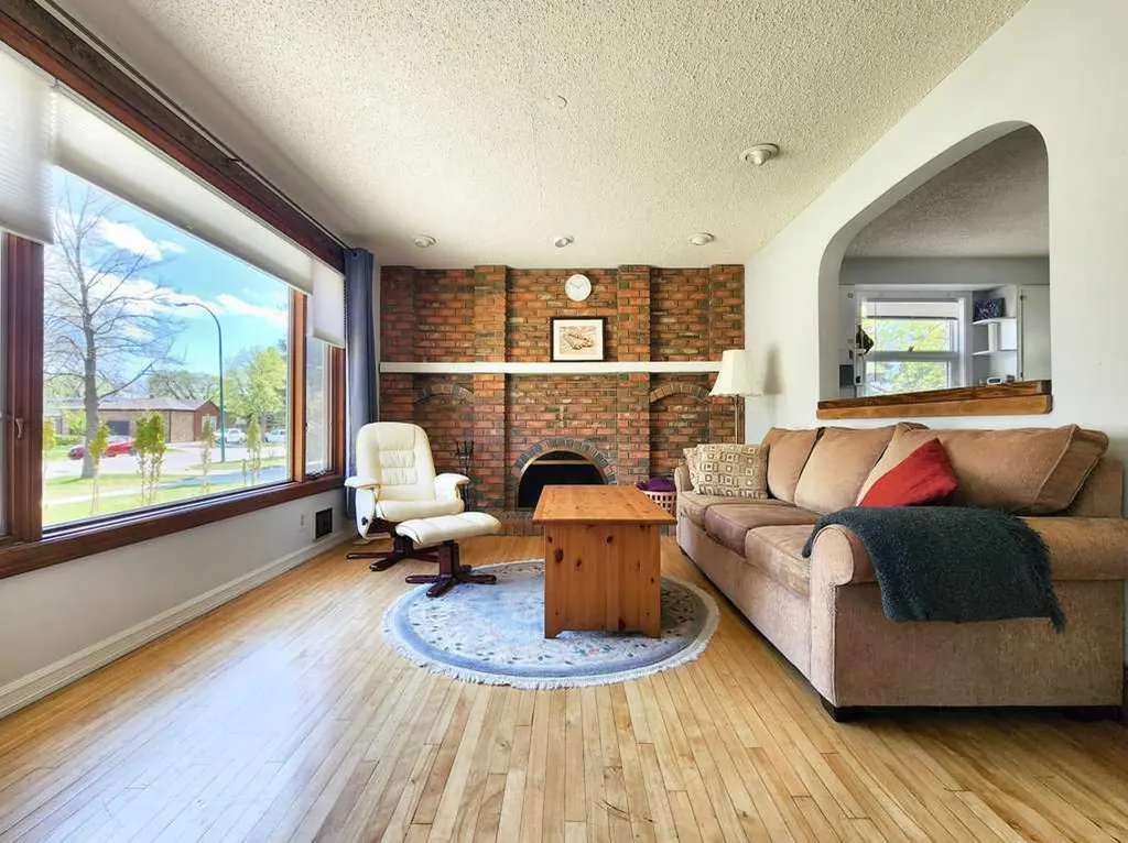 628 19th Street S Lethbridge AB T1J 3G7