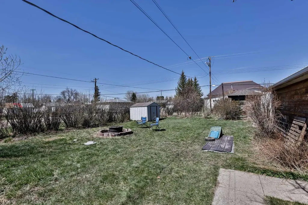 209 3 Avenue Warner AB T0K 2L0