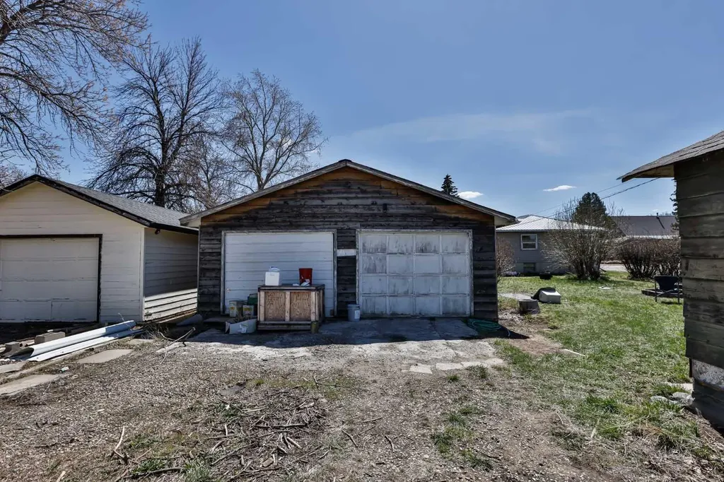 209 3 Avenue Warner AB T0K 2L0