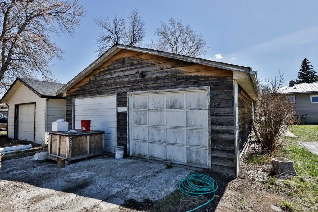 209 3 Avenue Warner AB T0K 2L0