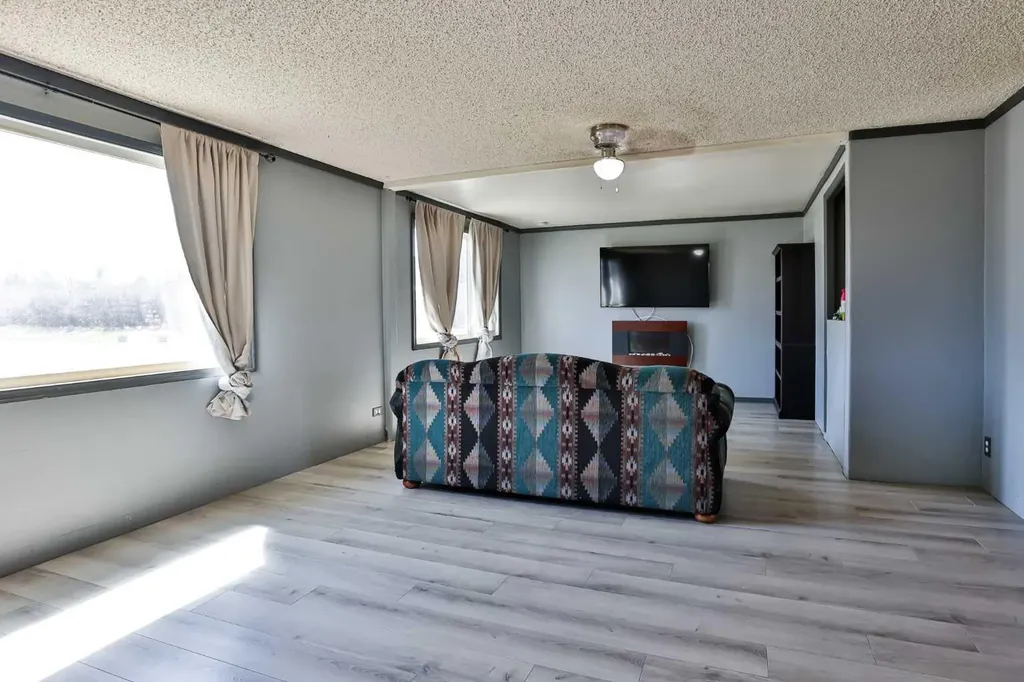 209 3 Avenue Warner AB T0K 2L0
