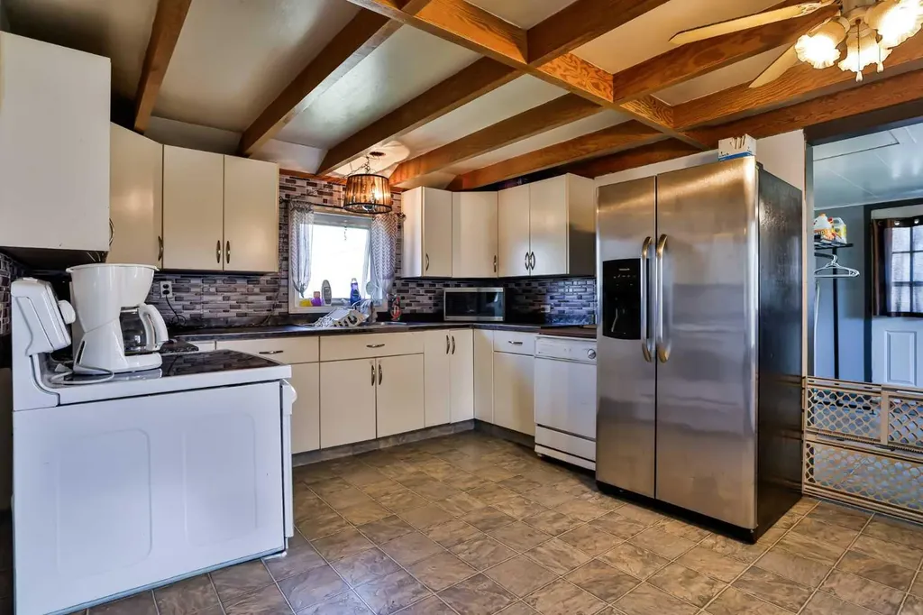 209 3 Avenue Warner AB T0K 2L0
