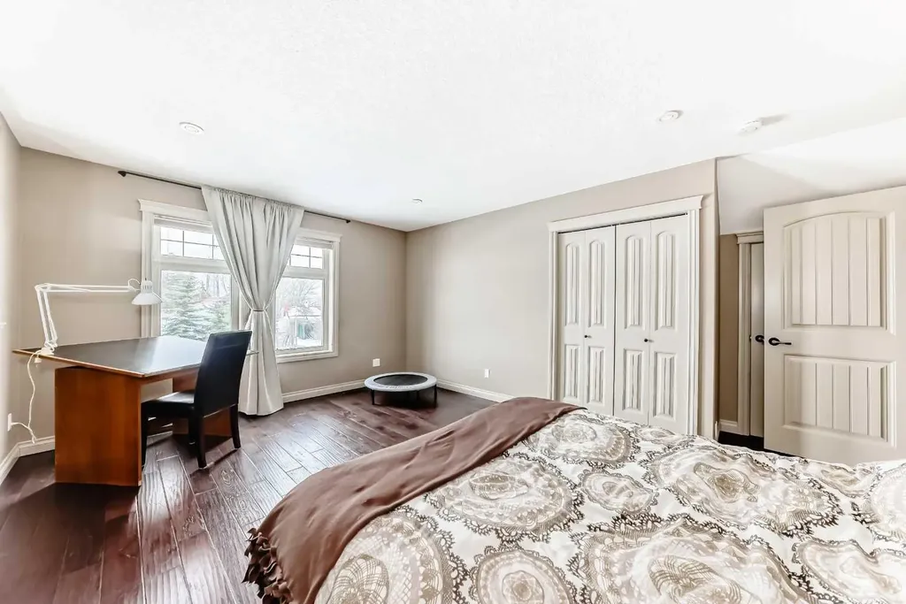 2402 16 Street Didsbury AB T0M0W0