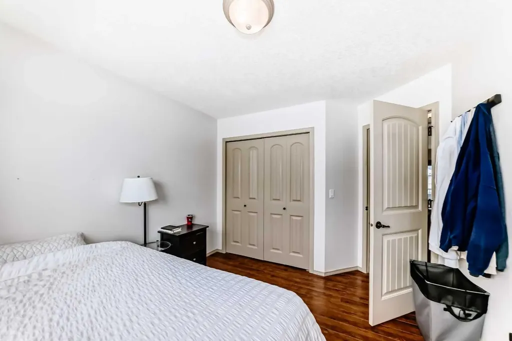 2402 16 Street Didsbury AB T0M0W0
