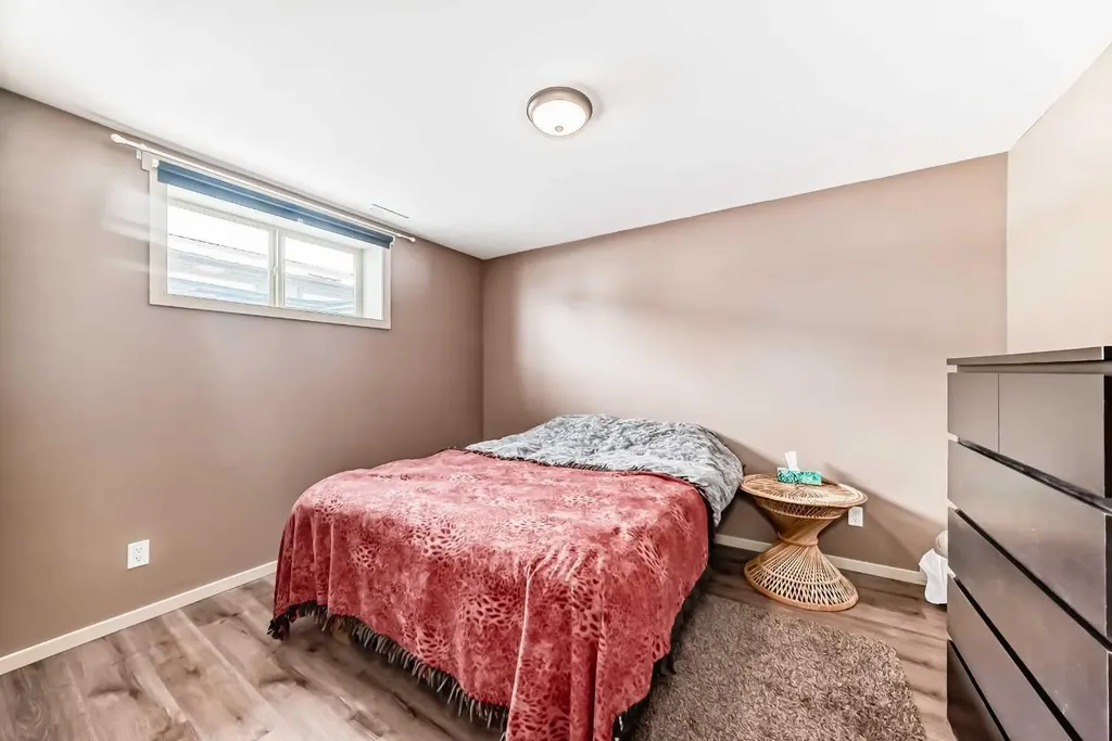 2402 16 Street Didsbury AB T0M0W0