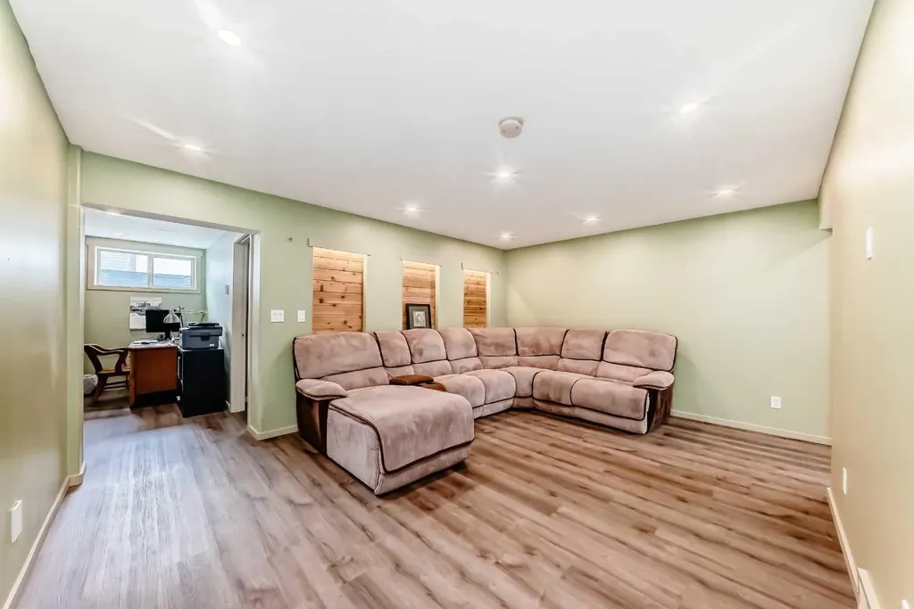 2402 16 Street Didsbury AB T0M0W0