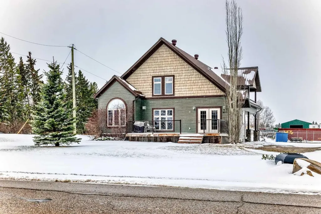2402 16 Street Didsbury AB T0M0W0