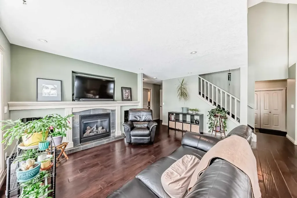 2402 16 Street Didsbury AB T0M0W0