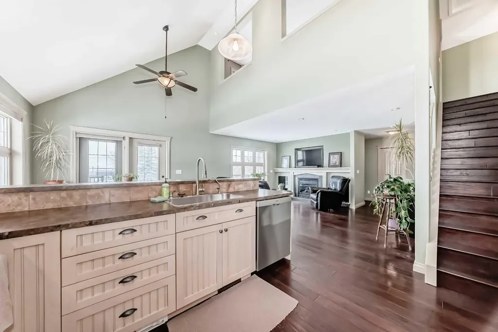 2402 16 Street Didsbury AB T0M0W0