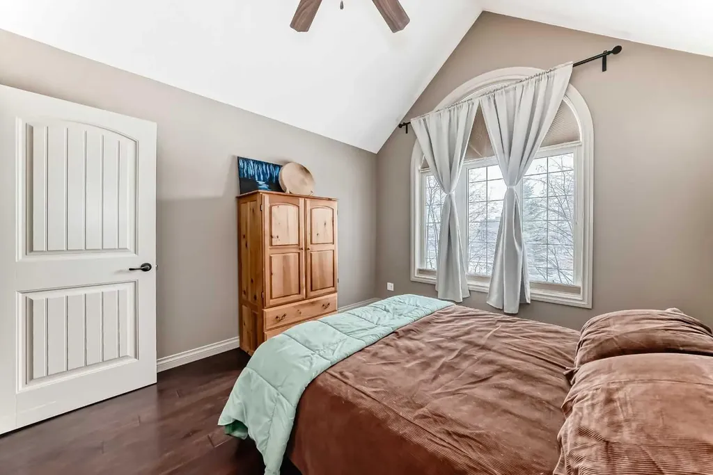 2402 16 Street Didsbury AB T0M0W0