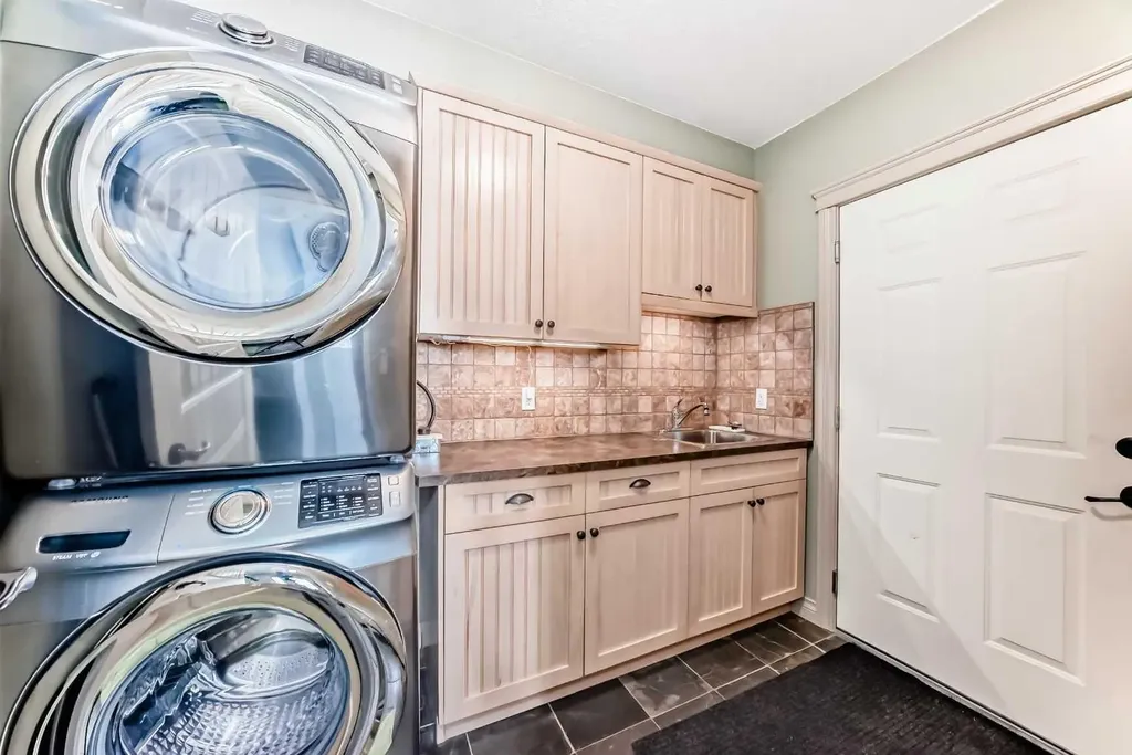 2402 16 Street Didsbury AB T0M0W0