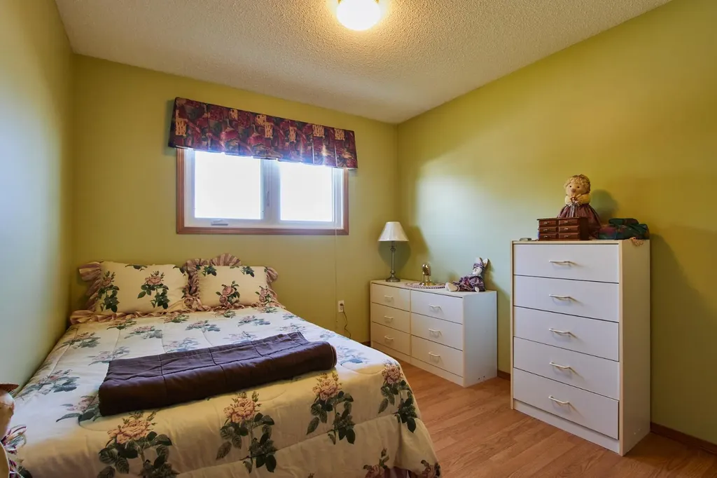 6 Redwood Place SE Medicine Hat AB T1B 4A1