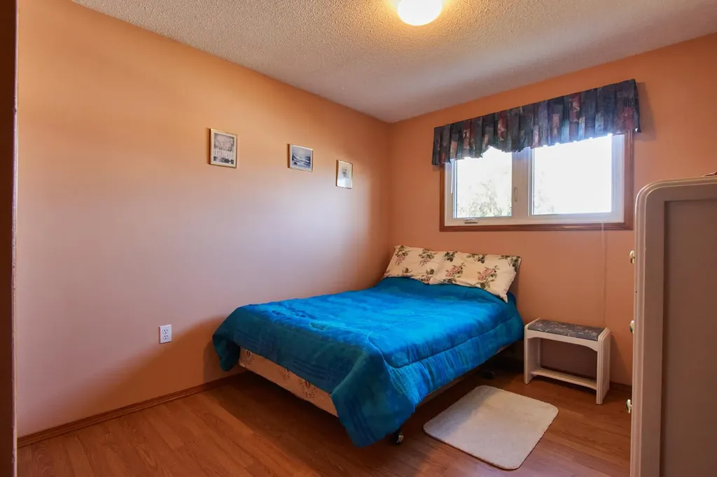 6 Redwood Place SE Medicine Hat AB T1B 4A1