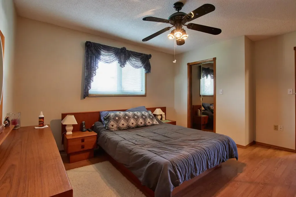 6 Redwood Place SE Medicine Hat AB T1B 4A1